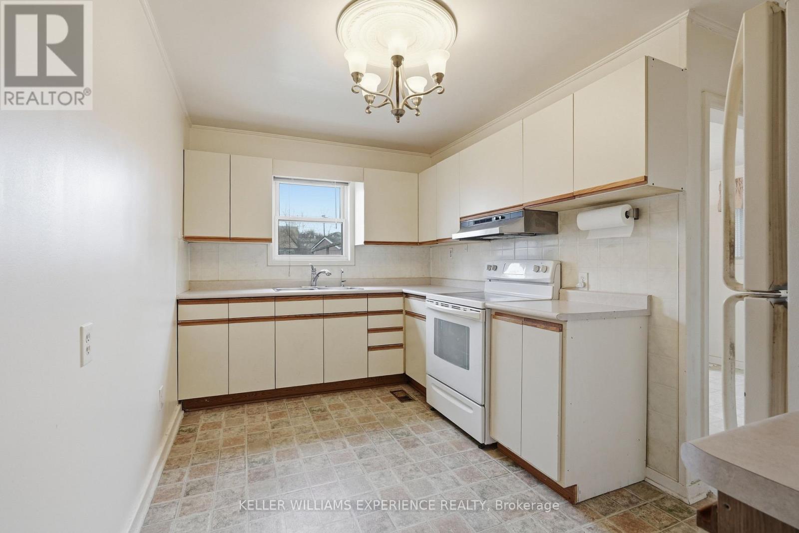 98 Donald Street, Barrie, Ontario  L4N 1E3 - Photo 25 - S13097834
