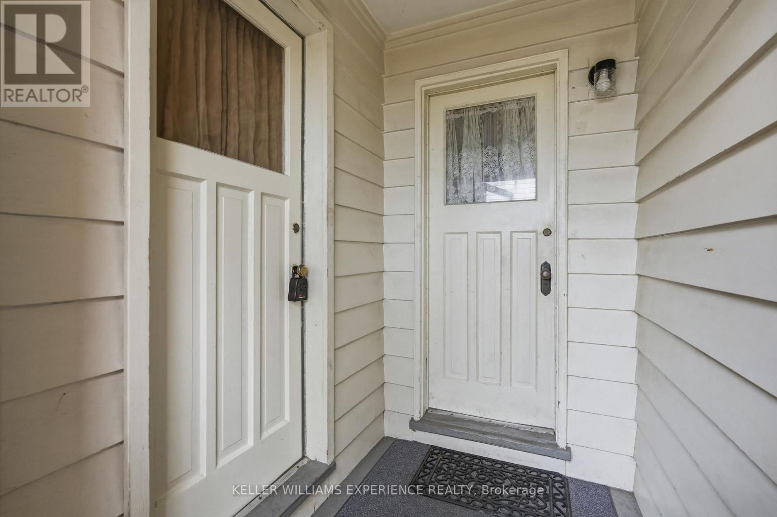 98 Donald Street, Barrie, Ontario  L4N 1E3 - Photo 3 - S13097834
