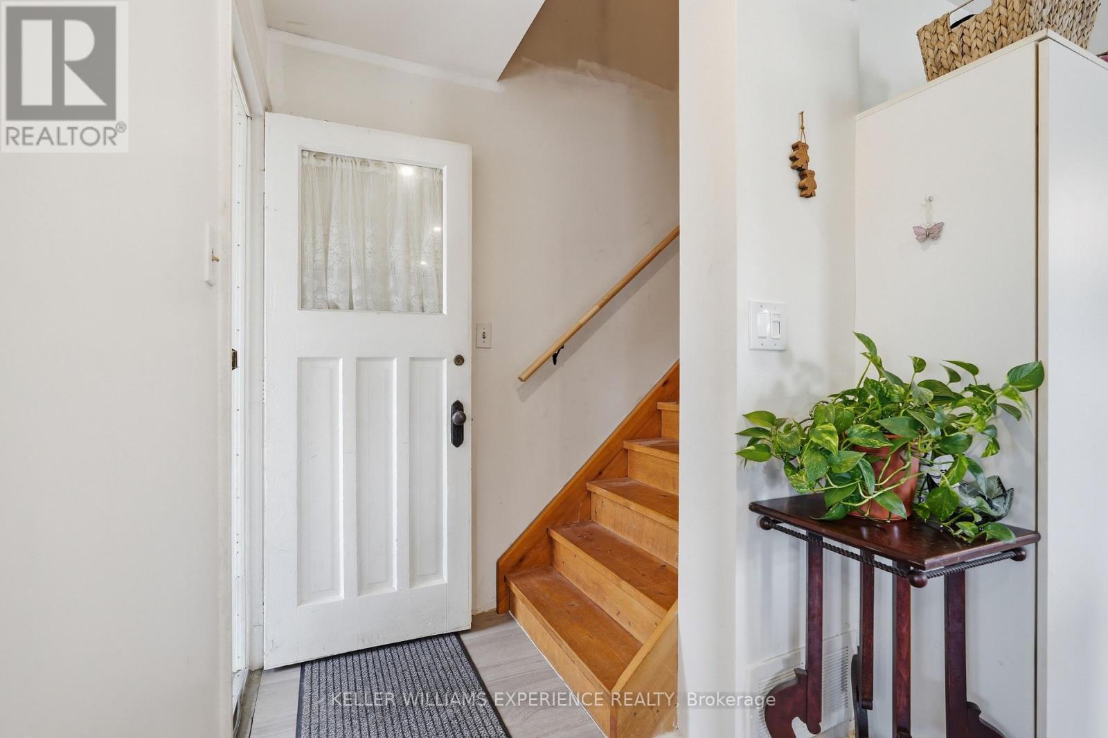 98 Donald Street, Barrie, Ontario  L4N 1E3 - Photo 4 - S13097834