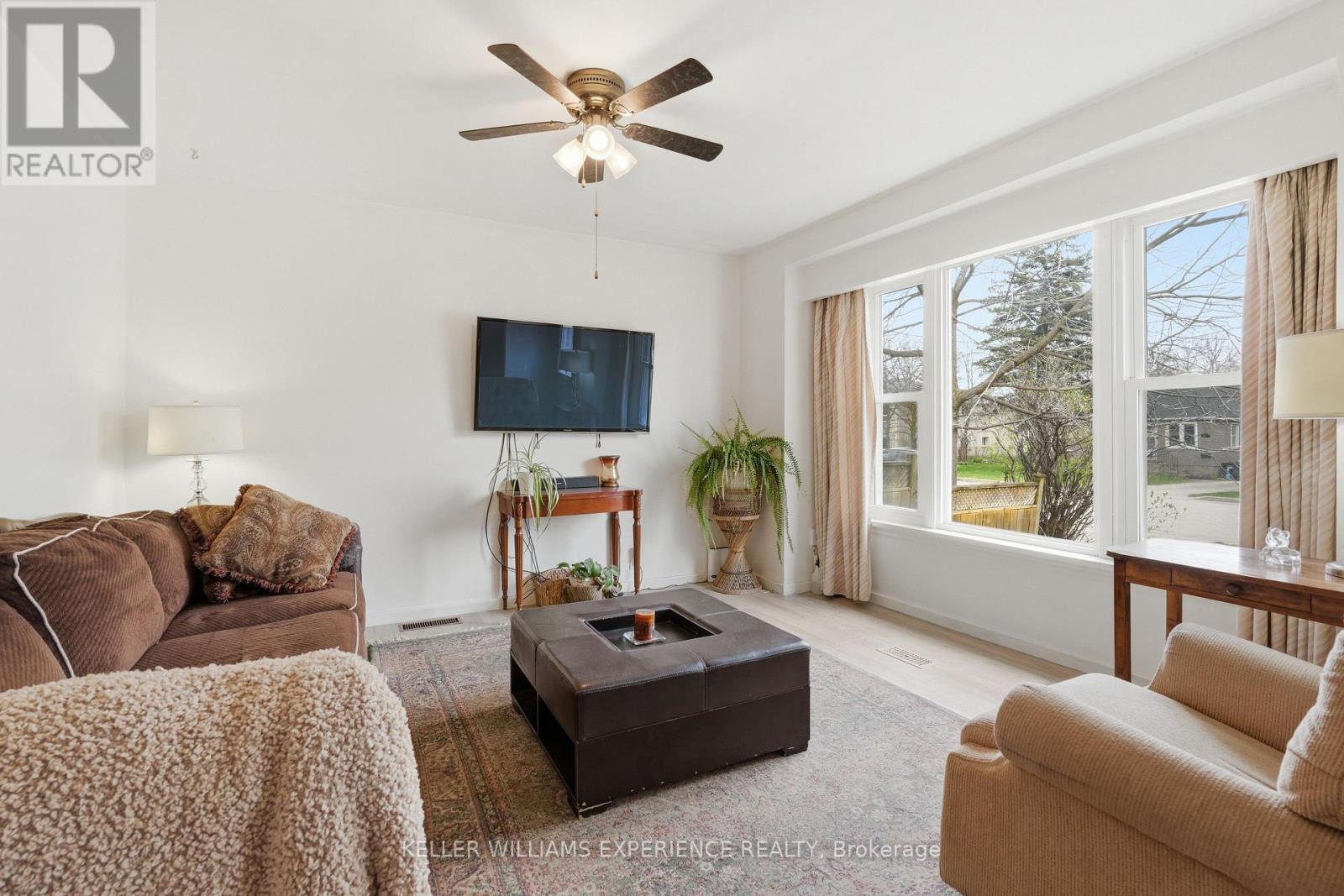 98 Donald Street, Barrie, Ontario  L4N 1E3 - Photo 8 - S13097834