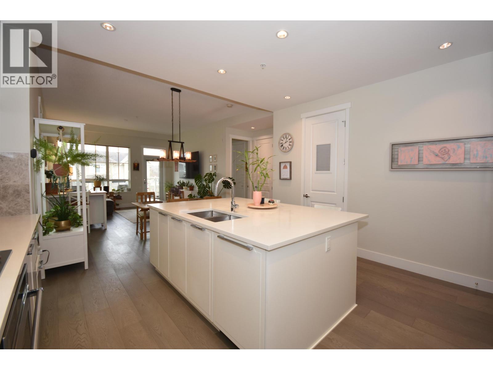 229 5535 Admiral Way, Delta, British Columbia  V4K 0E3 - Photo 4 - R3092867