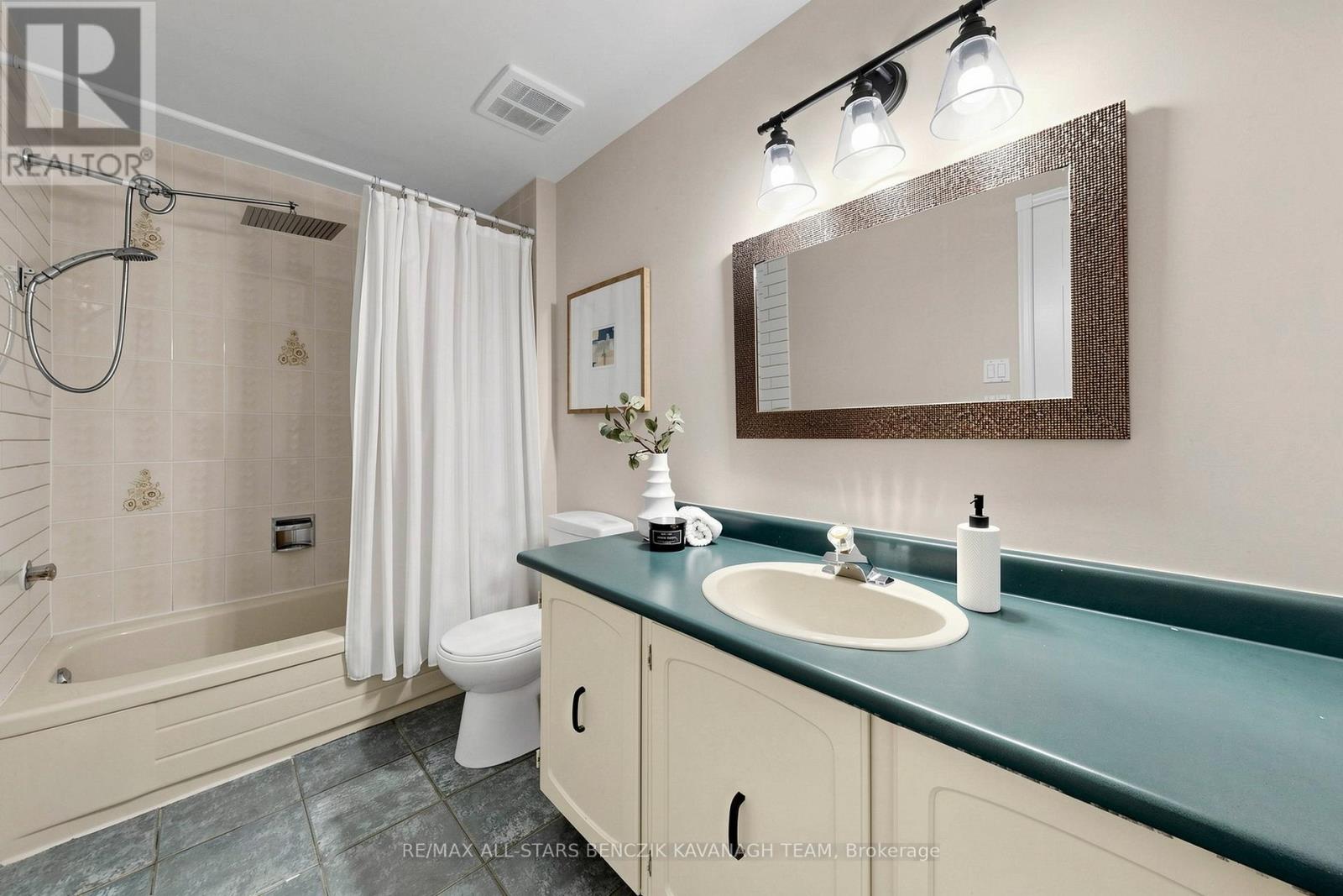215 Fincham Avenue, Markham, Ontario  L3P 4B4 - Photo 18 - N13095540
