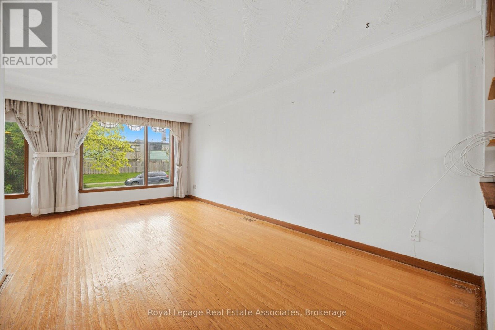 193 Kingsview Boulevard, Toronto, Ontario  M9R 1V7 - Photo 10 - W13097872