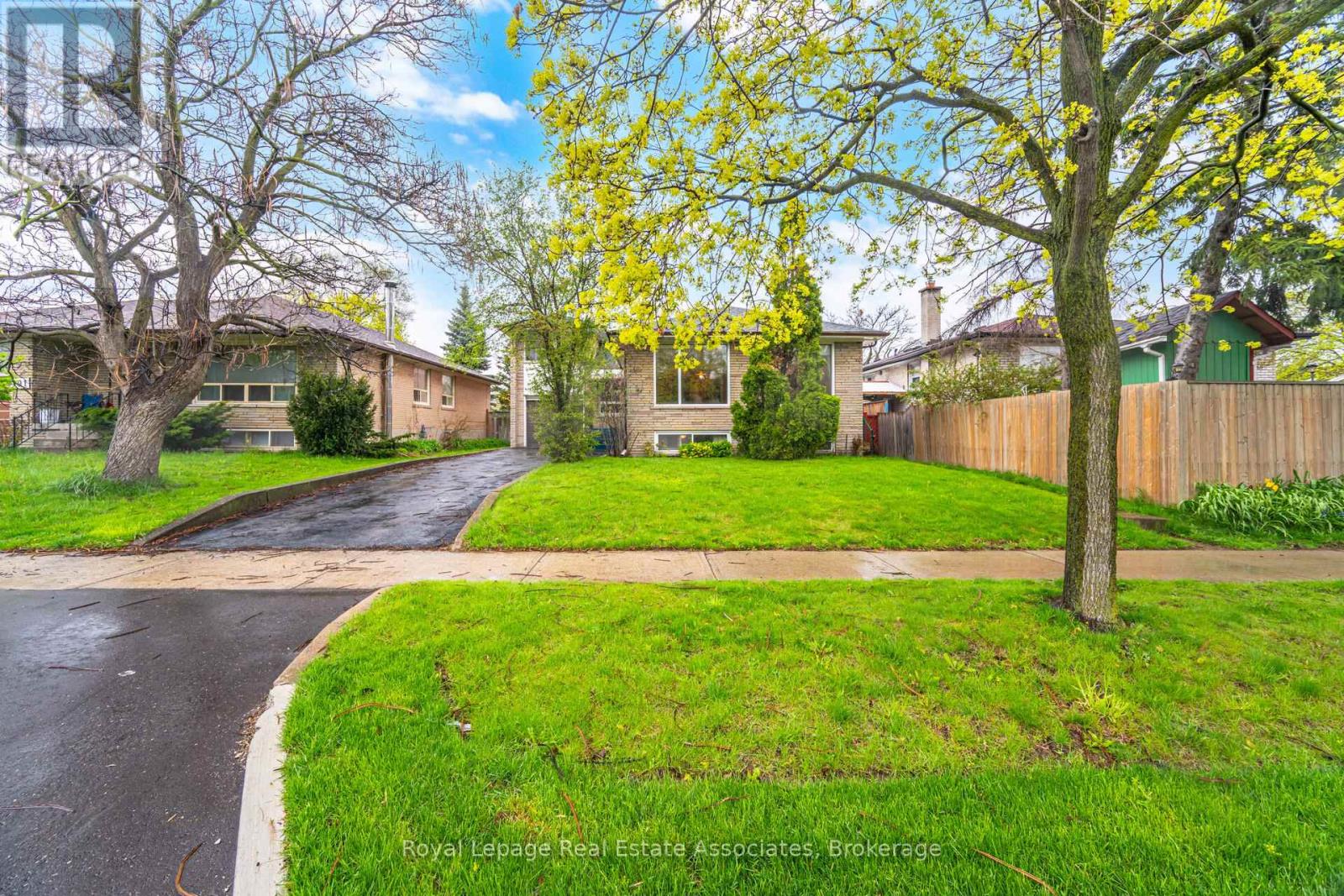 193 Kingsview Boulevard, Toronto, Ontario  M9R 1V7 - Photo 4 - W13097872