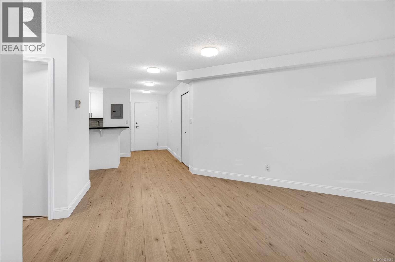 108 2560 Wark St, Victoria, British Columbia  V8T 4G8 - Photo 12 - 1034489