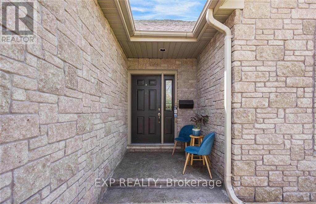 483 Parrott Place, Woodstock, Ontario  N4T 1V8 - Photo 3 - X13097884
