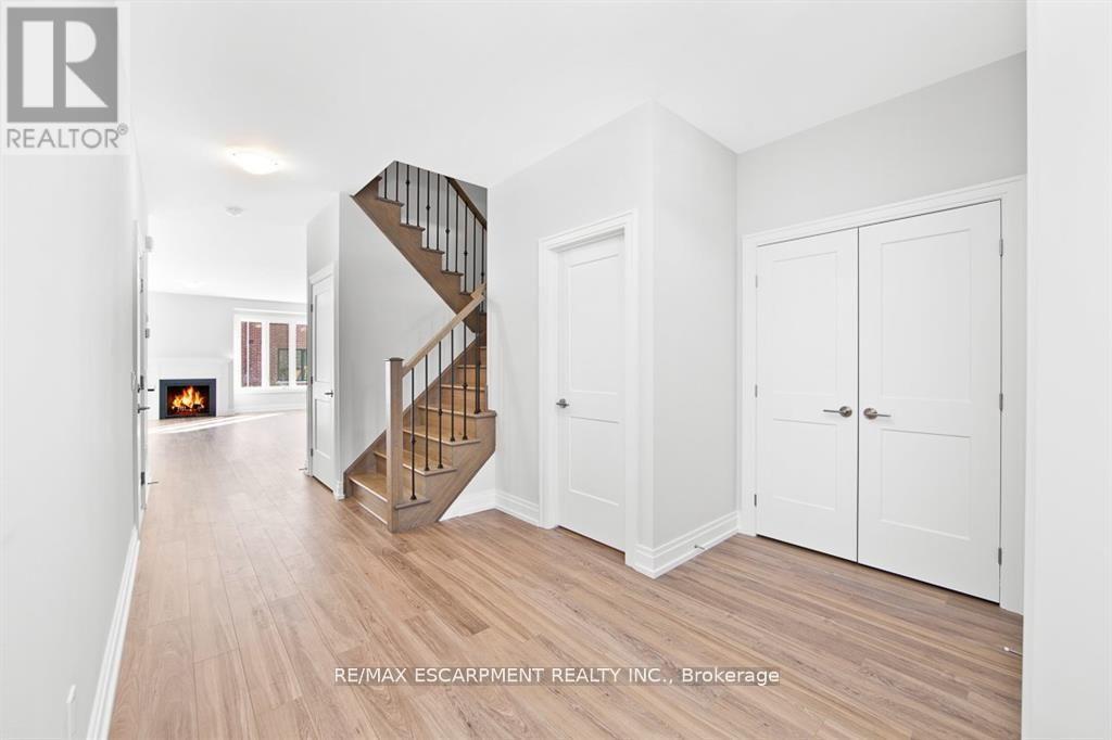 46 Kenesky Drive, Hamilton, Ontario  L8B 1Y2 - Photo 2 - X13097938