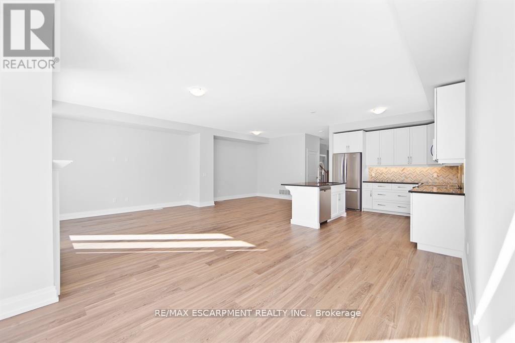 46 Kenesky Drive, Hamilton, Ontario  L8B 1Y2 - Photo 6 - X13097938