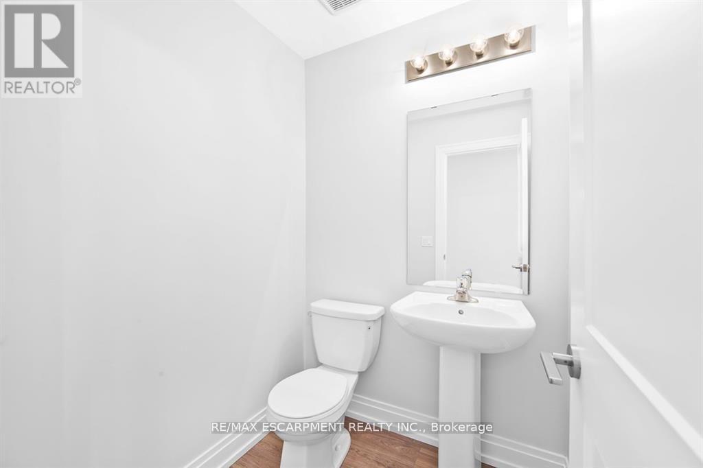46 Kenesky Drive, Hamilton, Ontario  L8B 1Y2 - Photo 9 - X13097938