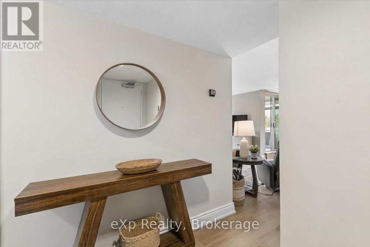 403 - 39 Stavebank Road N, Mississauga, Ontario  L5G 4N7 - Photo 3 - W13098200