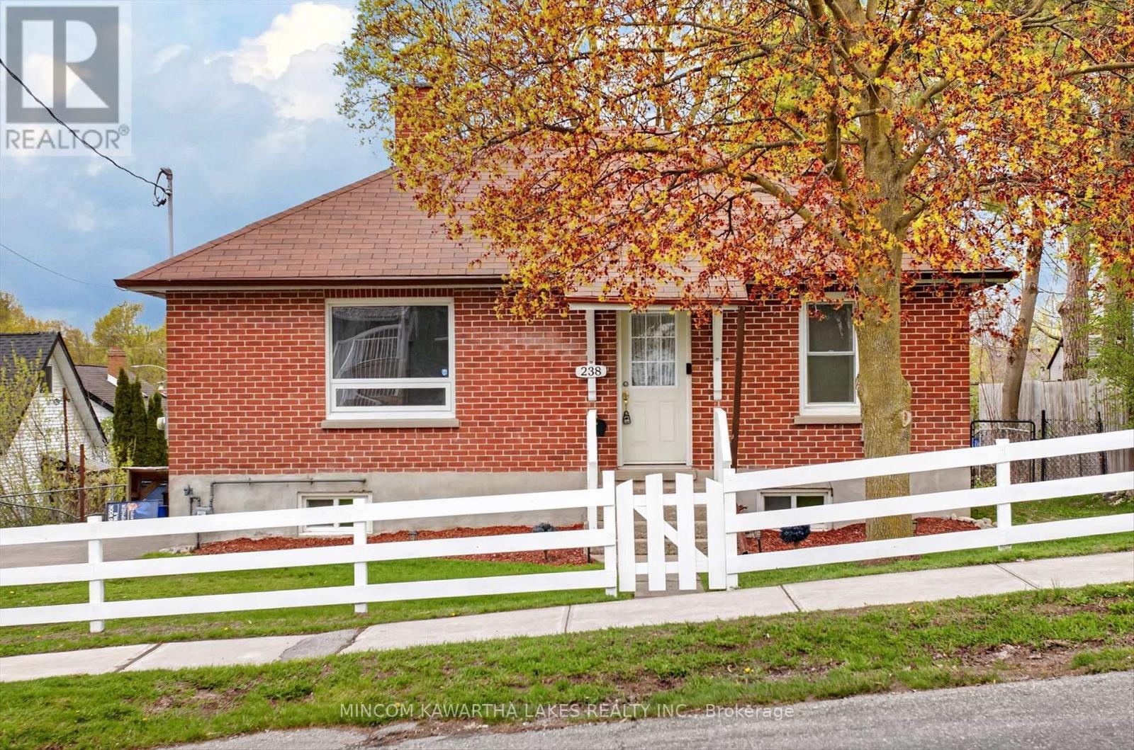 238 Mcfarlane Street, Peterborough, Ontario  K9H 1K3 - Photo 3 - X13098216