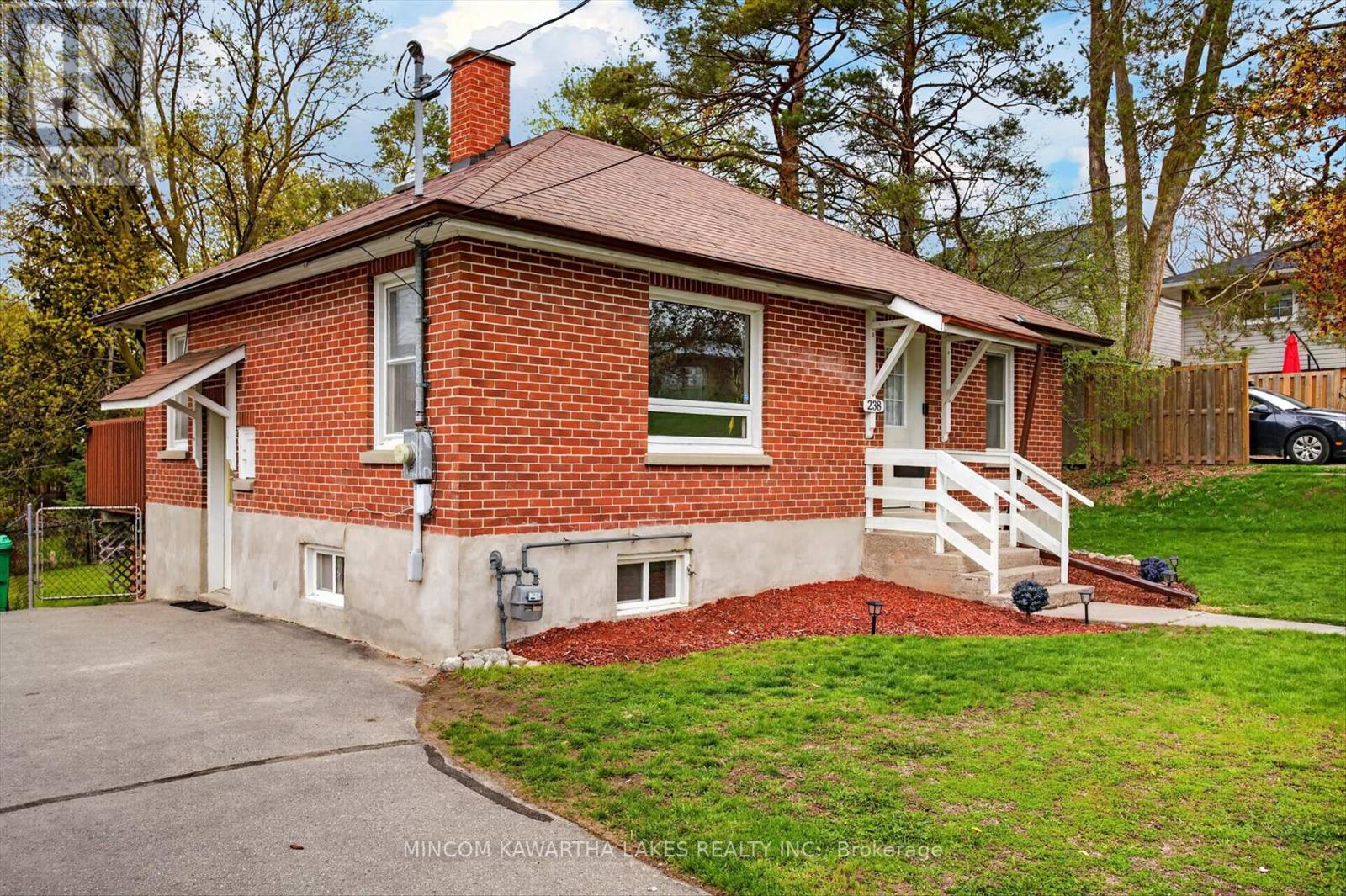 238 Mcfarlane Street, Peterborough, Ontario  K9H 1K3 - Photo 4 - X13098216