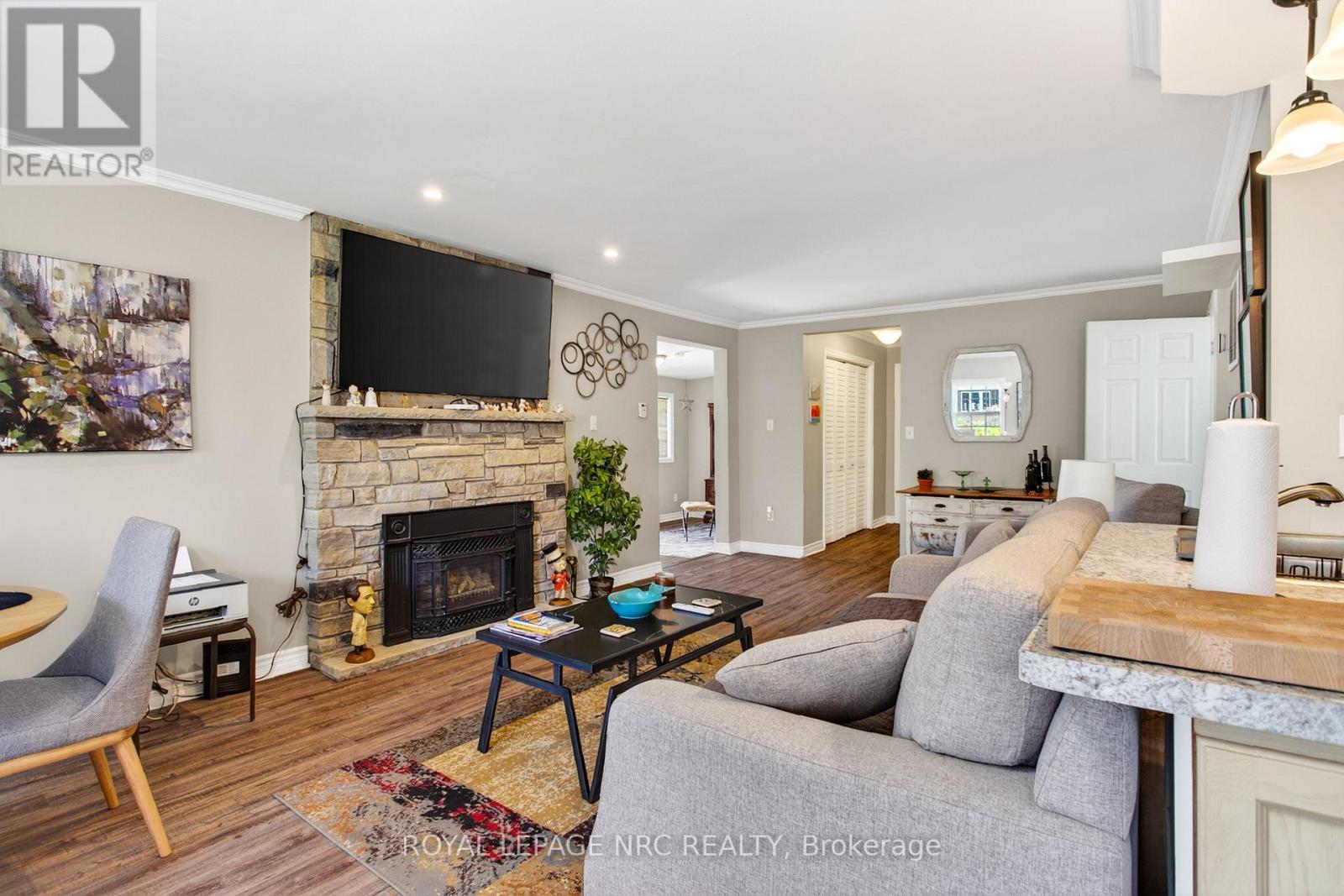 98 Haun Road, Fort Erie, Ontario  L0S 1B0 - Photo 10 - X12931500