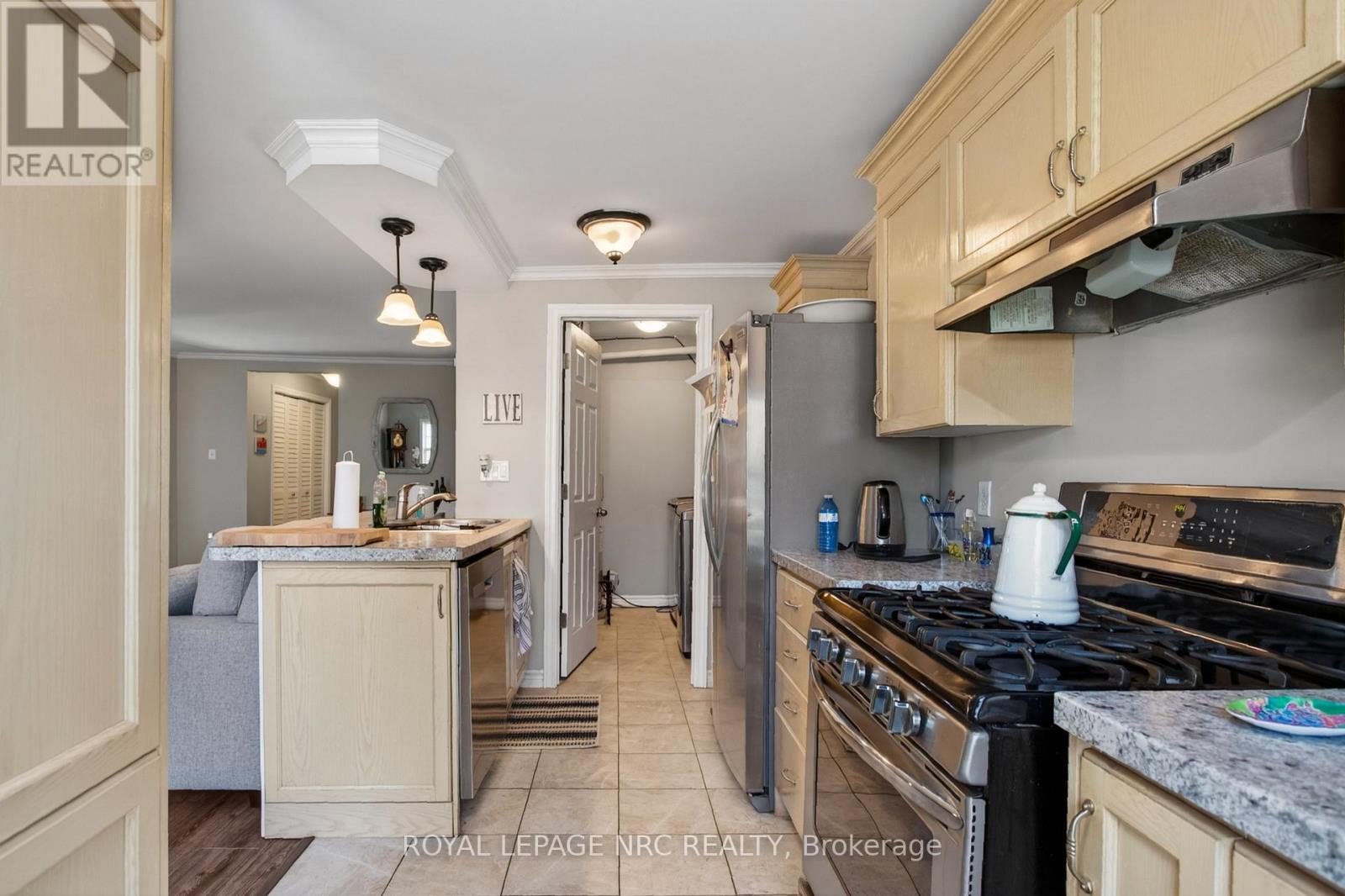 98 Haun Road, Fort Erie, Ontario  L0S 1B0 - Photo 6 - X12931500