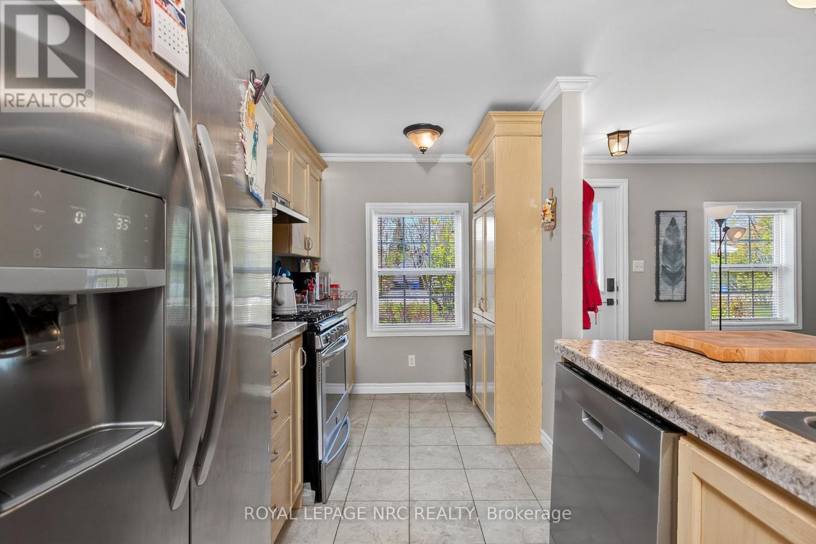 98 Haun Road, Fort Erie, Ontario  L0S 1B0 - Photo 7 - X12931500