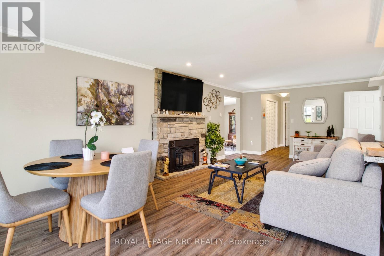 98 Haun Road, Fort Erie, Ontario  L0S 1B0 - Photo 4 - X12931500