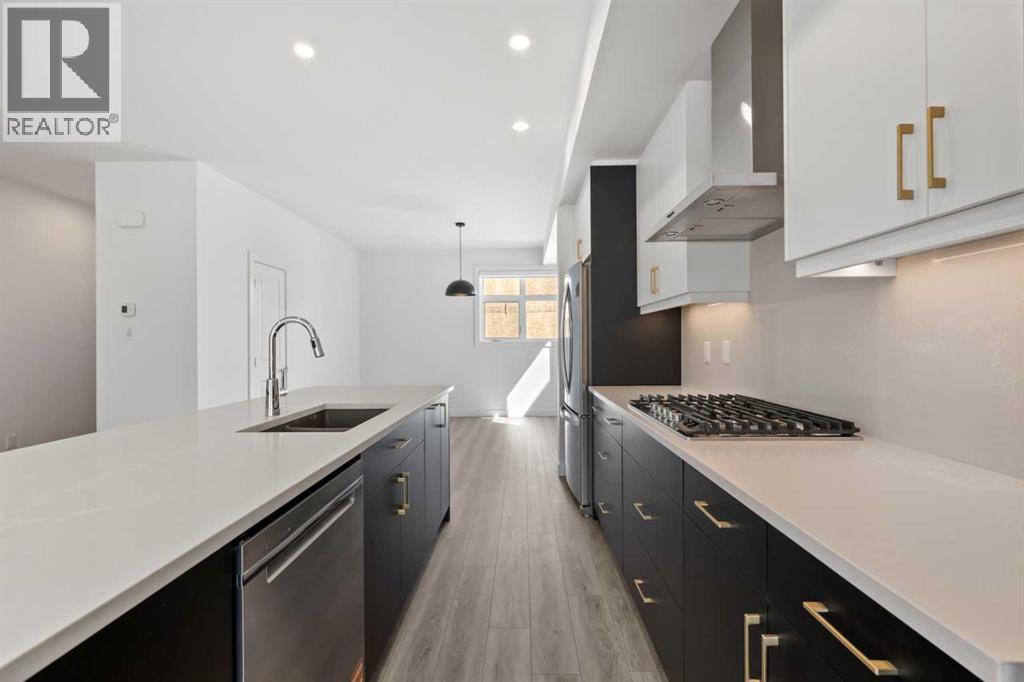 848 83 Street Sw, Calgary, Alberta  T3H 6M8 - Photo 12 - A2304737