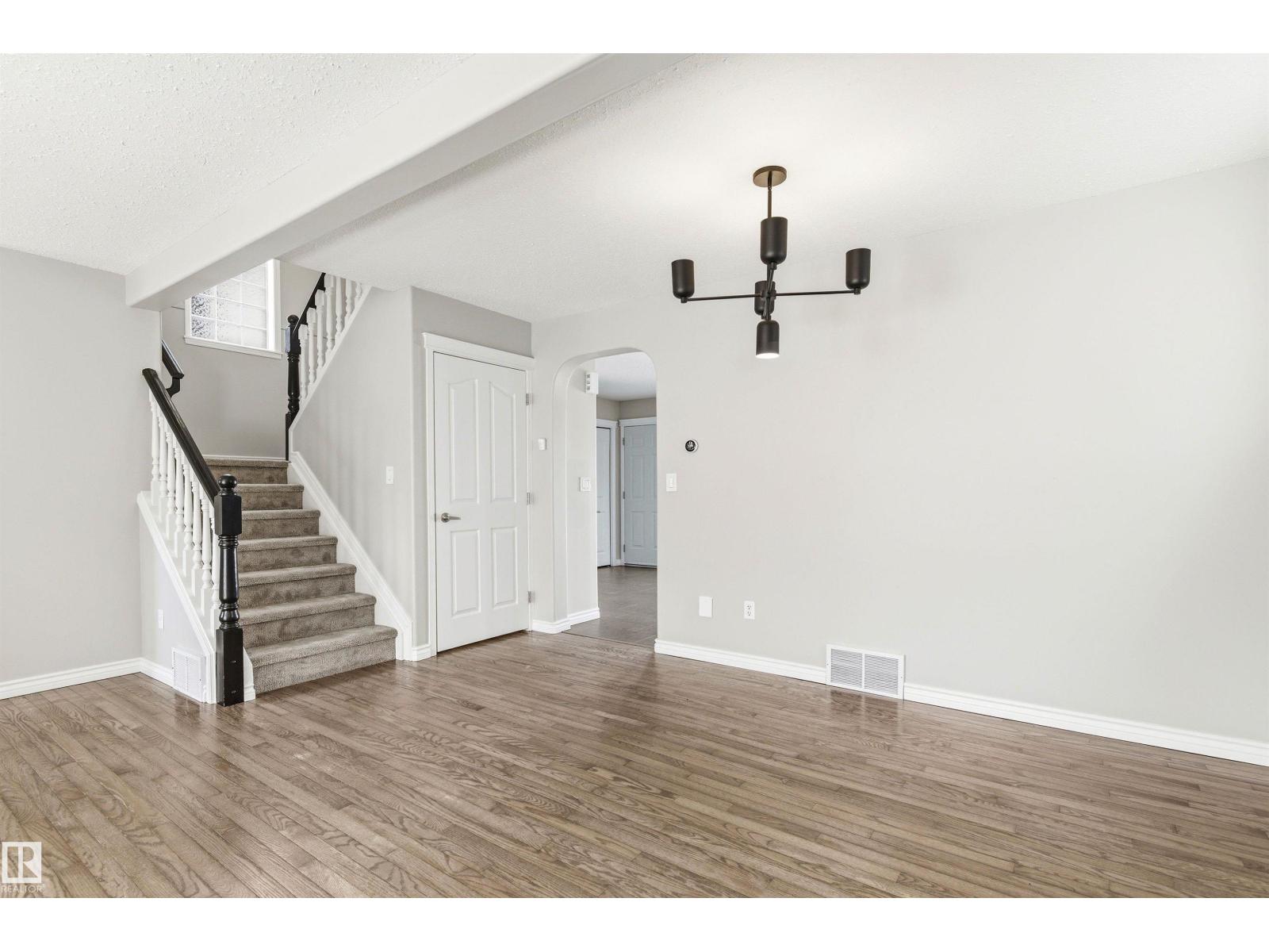 8730 92a Av Nw, Edmonton, Alberta  T6C 1S6 - Photo 15 - E4486320
