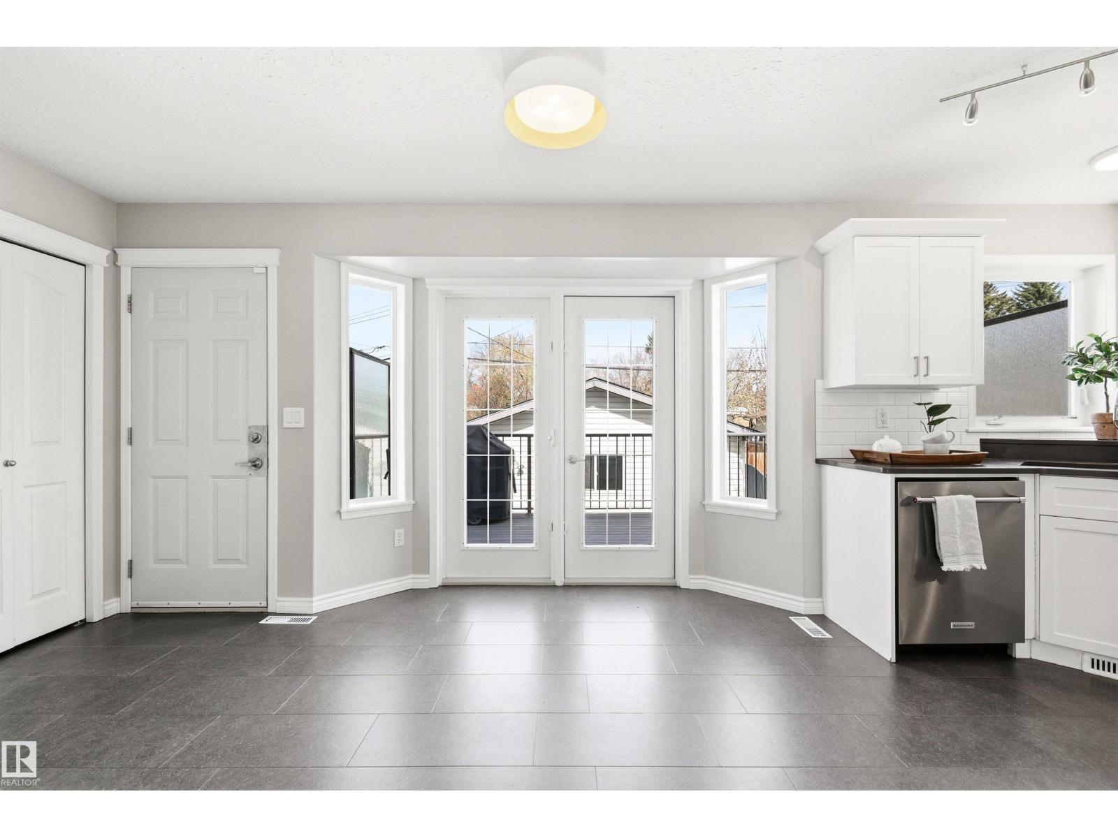 8730 92a Av Nw, Edmonton, Alberta  T6C 1S6 - Photo 17 - E4486320