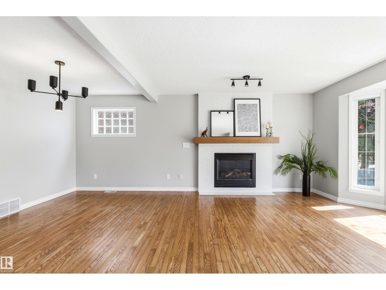 8730 92a Av Nw, Edmonton, Alberta  T6C 1S6 - Photo 5 - E4486320