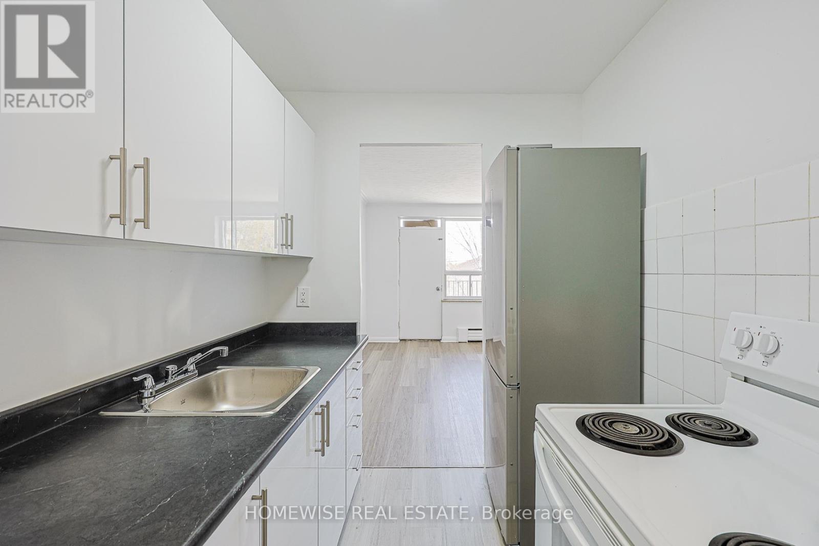 302 - 2204 DUFFERIN STREET, Toronto, Ontario