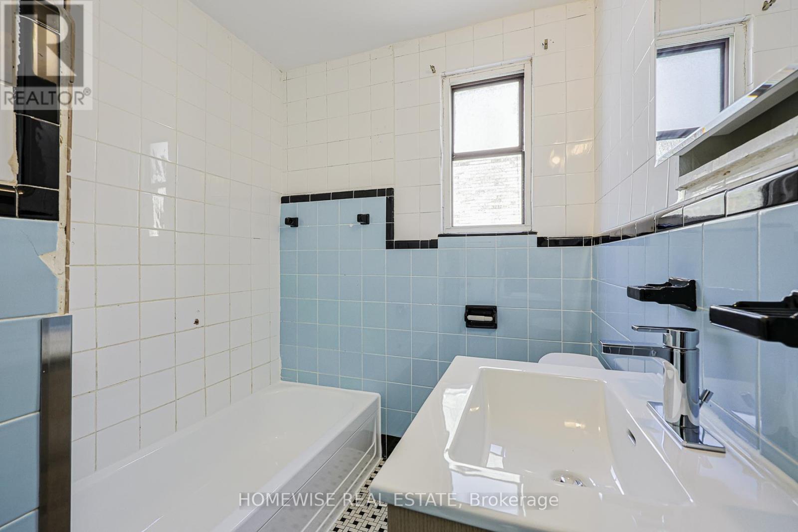 302 - 2204 Dufferin Street, Toronto, Ontario  M6E 3R8 - Photo 33 - W13096914