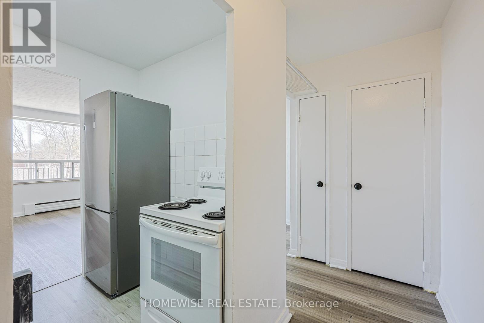 302 - 2204 Dufferin Street, Toronto, Ontario  M6E 3R8 - Photo 3 - W13096914