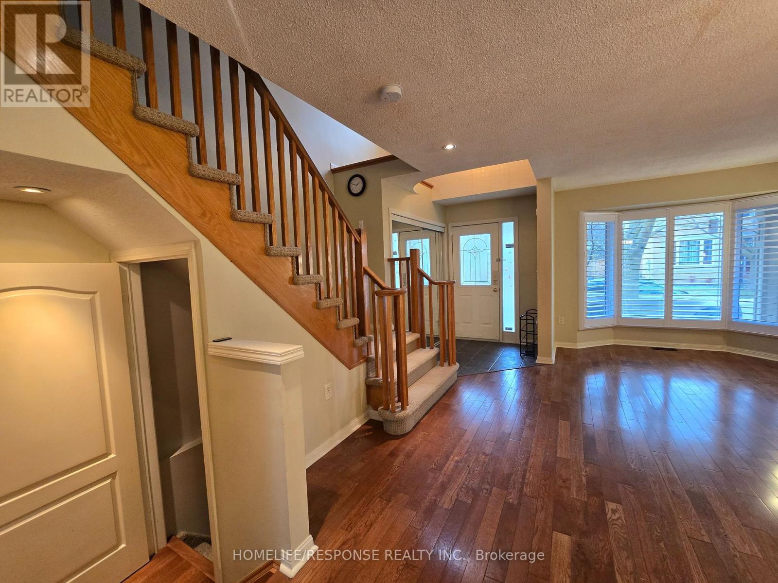 5156 Oakley Drive, Burlington, Ontario  L7L 6P1 - Photo 2 - W13097232