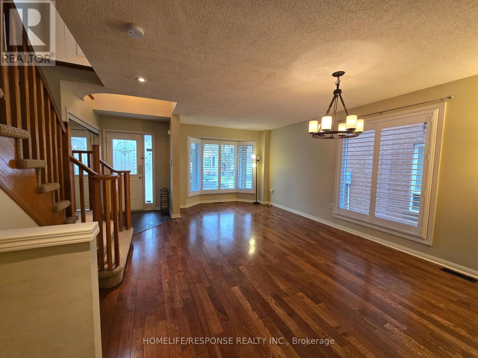 5156 Oakley Drive, Burlington, Ontario  L7L 6P1 - Photo 3 - W13097232