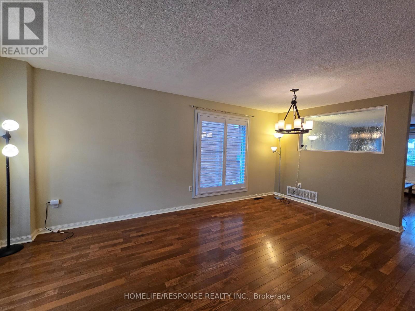 5156 Oakley Drive, Burlington, Ontario  L7L 6P1 - Photo 4 - W13097232