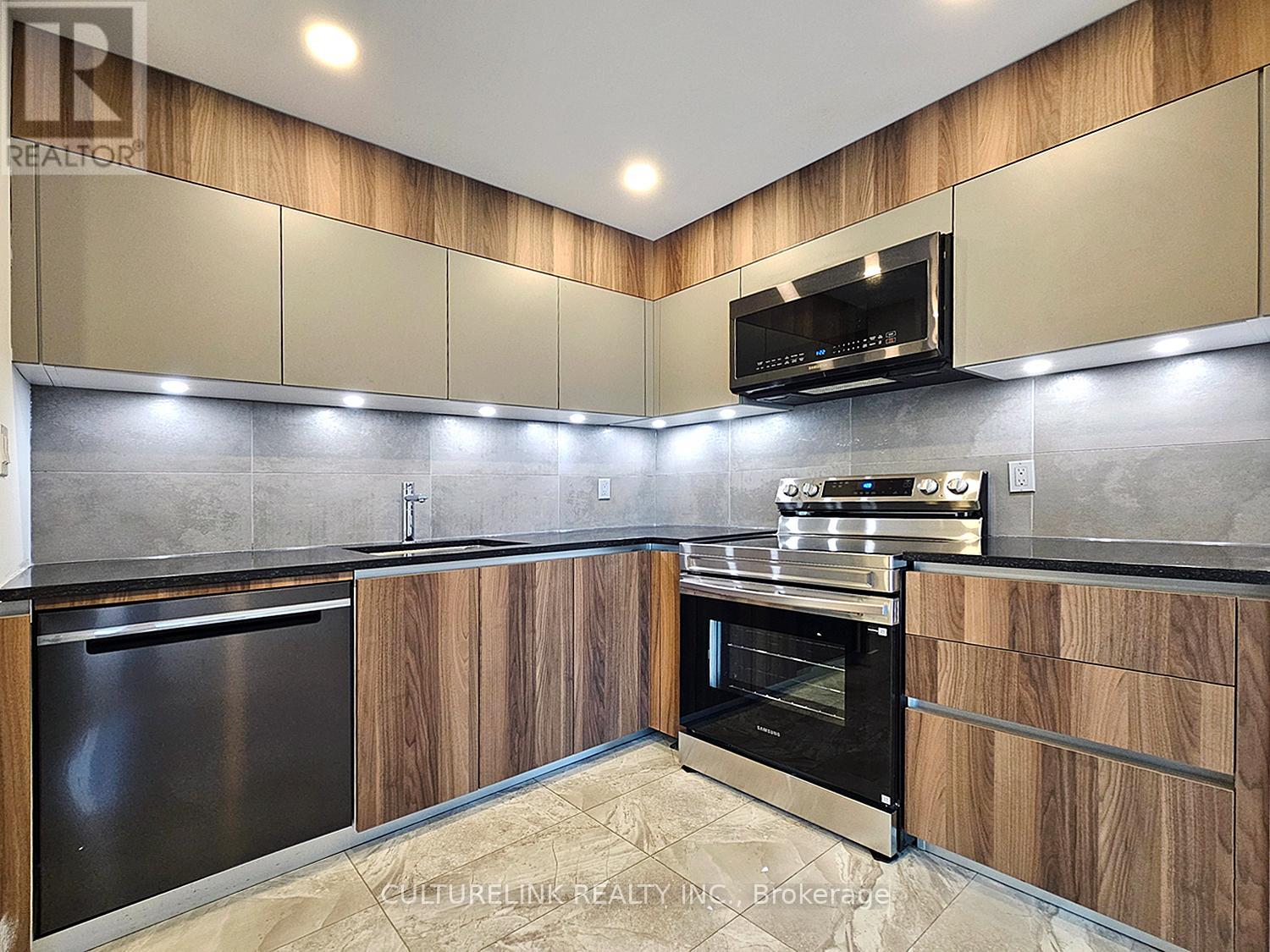 1019 - 33 Harbour Square, Toronto, Ontario  M5J 2G2 - Photo 2 - C13097098