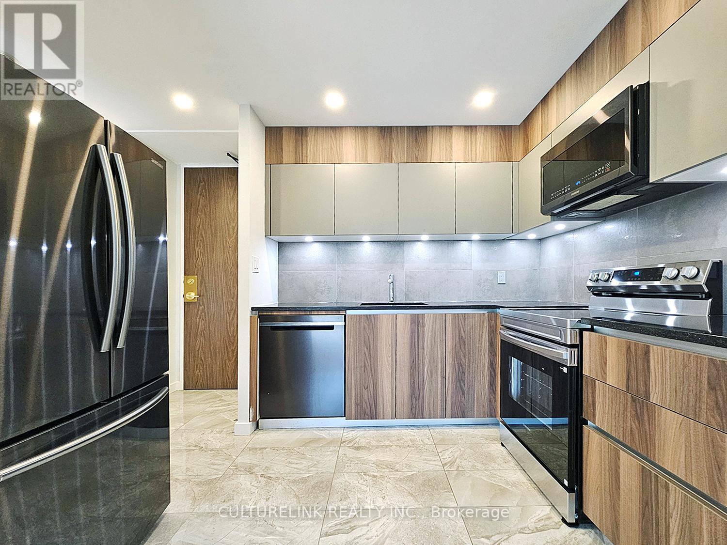 1019 - 33 Harbour Square, Toronto, Ontario  M5J 2G2 - Photo 3 - C13097098