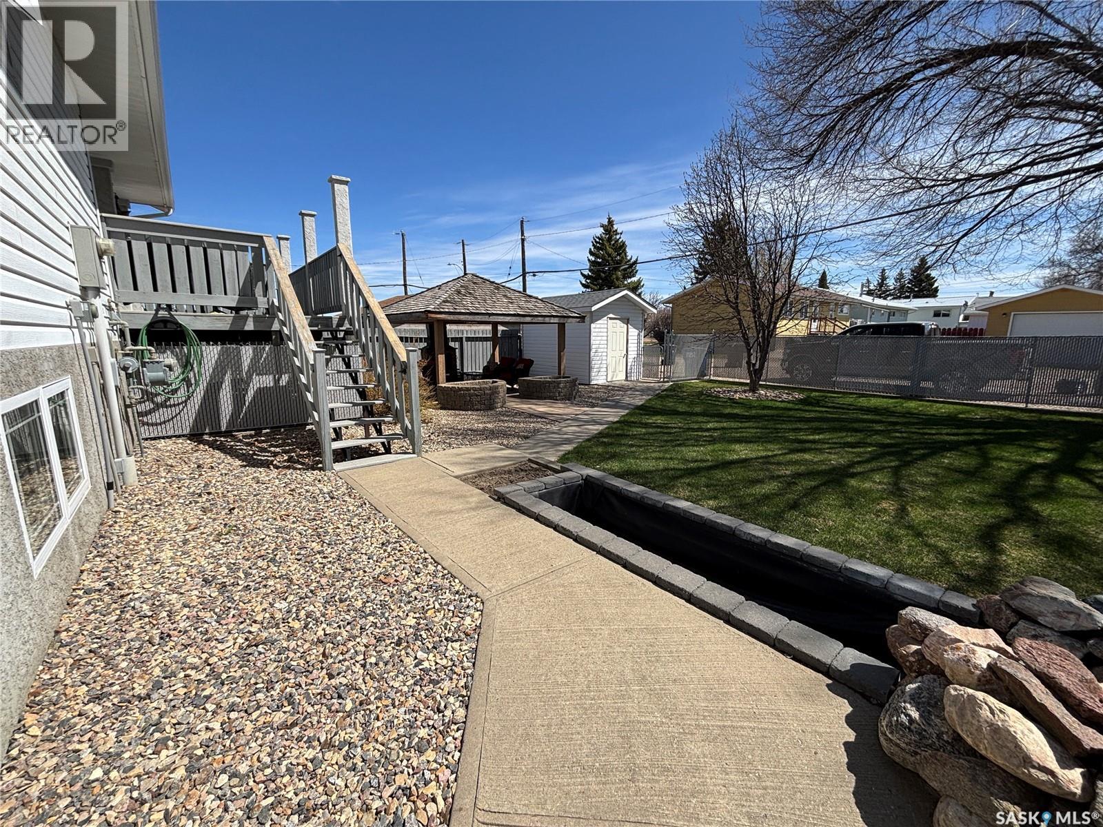 404 Herbert Street, Maple Creek, Saskatchewan  S0N 1N0 - Photo 2 - SK035151