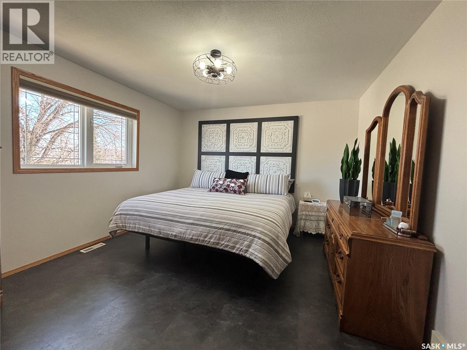 404 Herbert Street, Maple Creek, Saskatchewan  S0N 1N0 - Photo 28 - SK035151