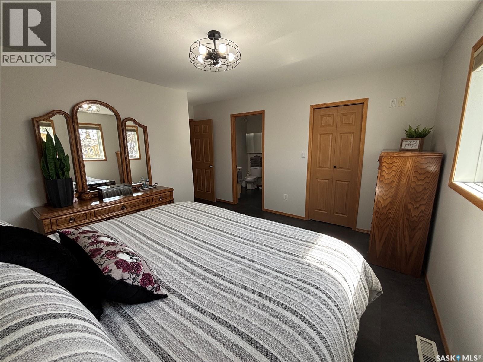 404 Herbert Street, Maple Creek, Saskatchewan  S0N 1N0 - Photo 29 - SK035151