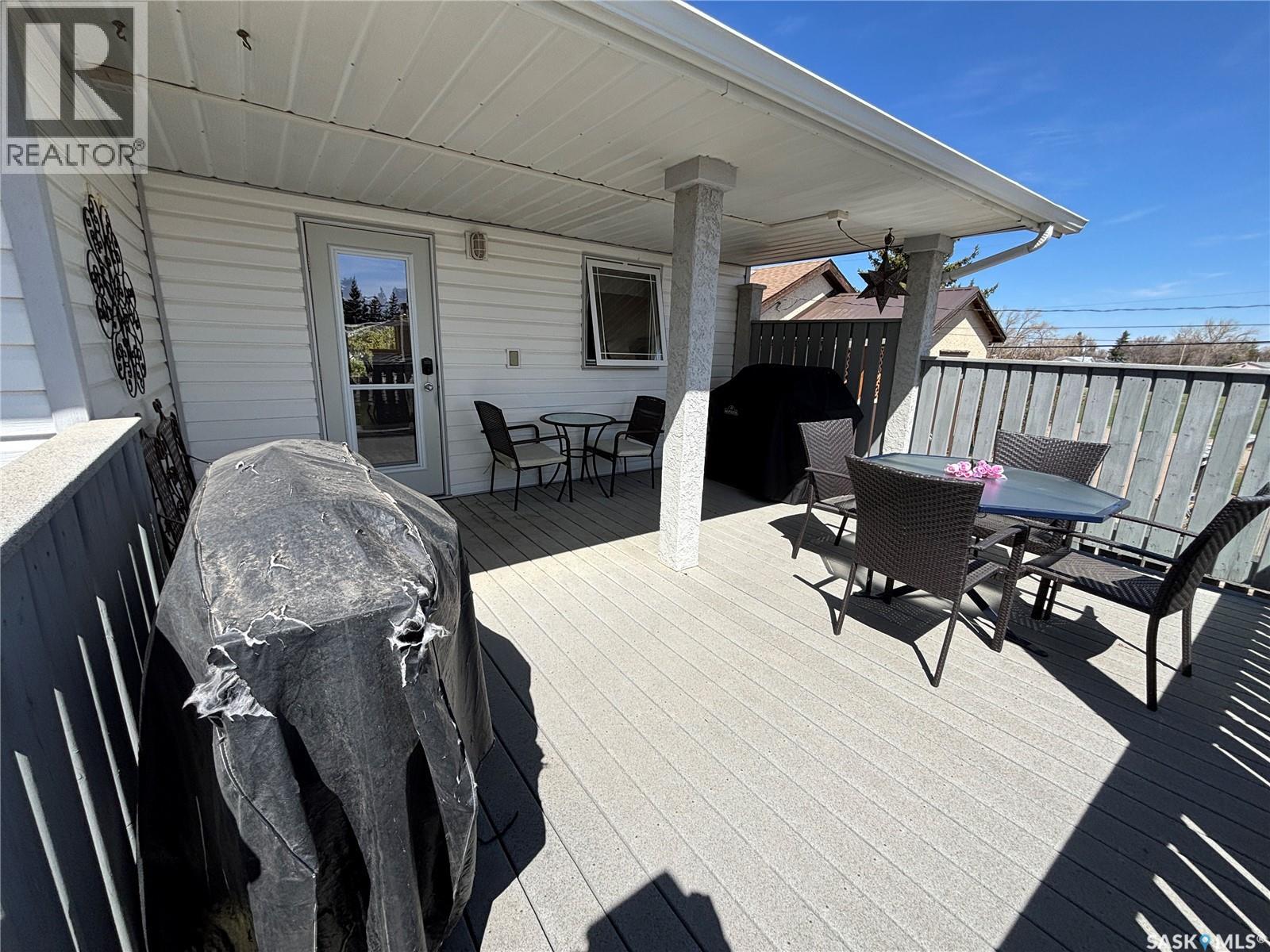 404 Herbert Street, Maple Creek, Saskatchewan  S0N 1N0 - Photo 3 - SK035151
