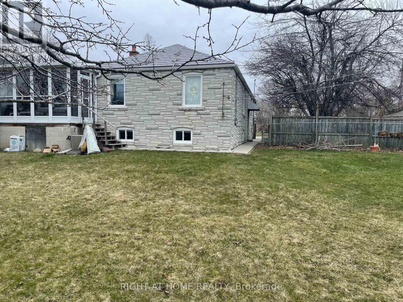 7 Bassett Avenue, Toronto, Ontario  M1L 2A2 - Photo 29 - E13094394