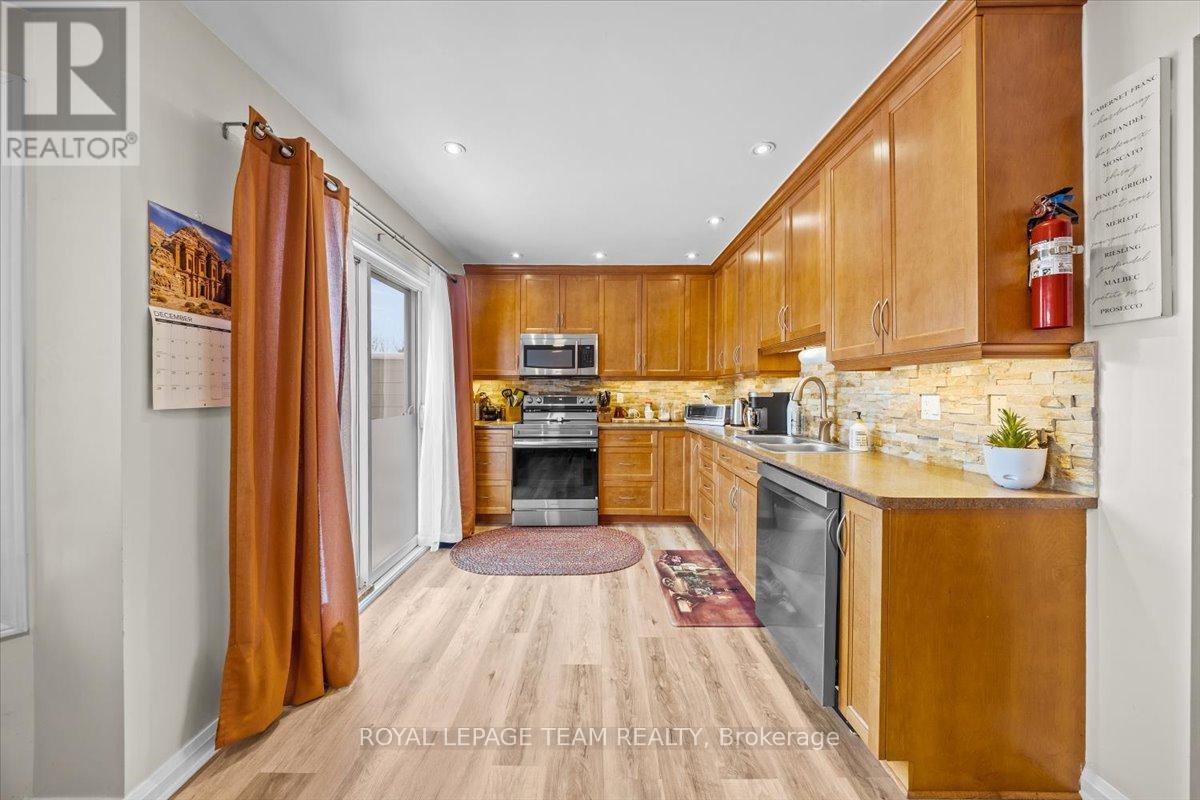 1137 Chimney Hill Way, Ottawa, Ontario  K1J 8Z7 - Photo 7 - X12876480