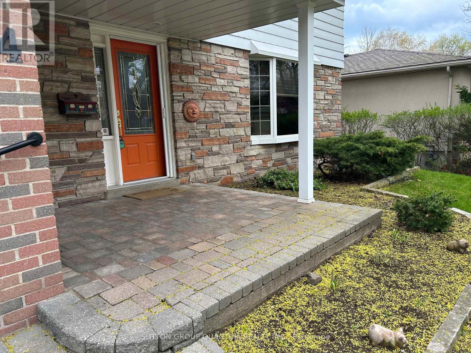 1814 Barsuda Drive, Mississauga, Ontario  L5J 1V4 - Photo 3 - W12860614