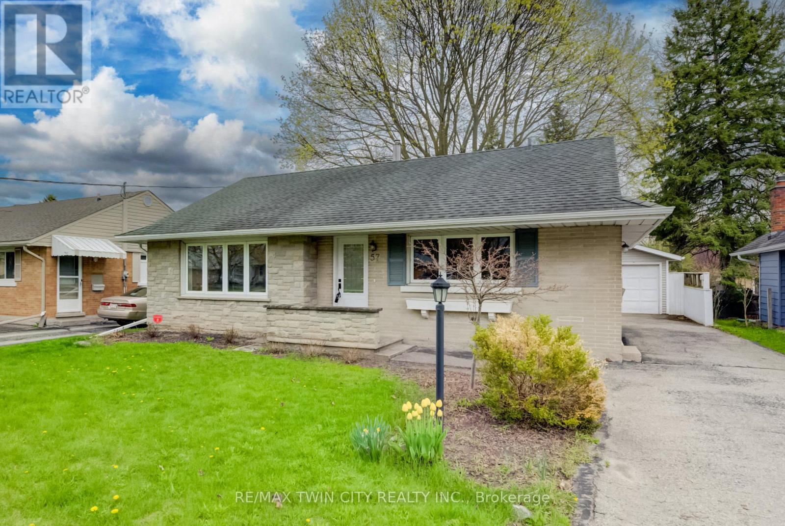 57 JACK AVENUE, Kitchener, Ontario