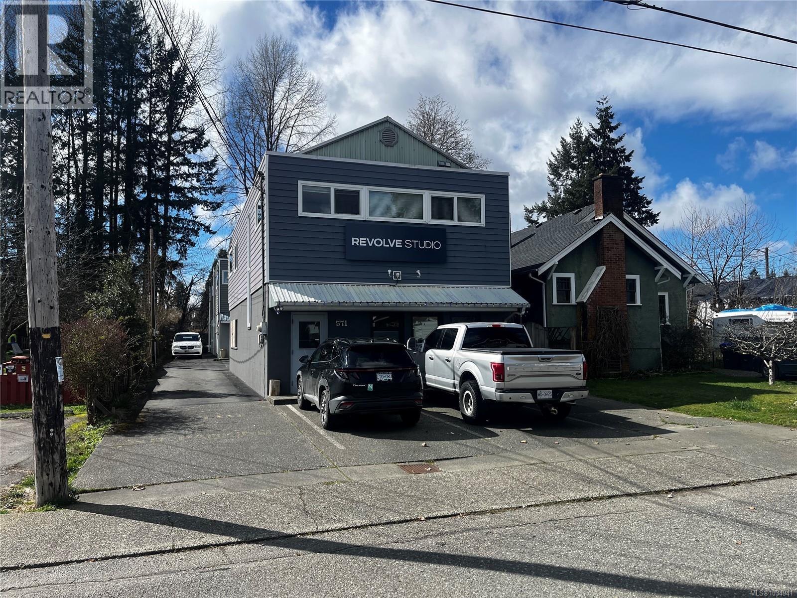 B 571 Mcphee Ave, Courtenay, British Columbia