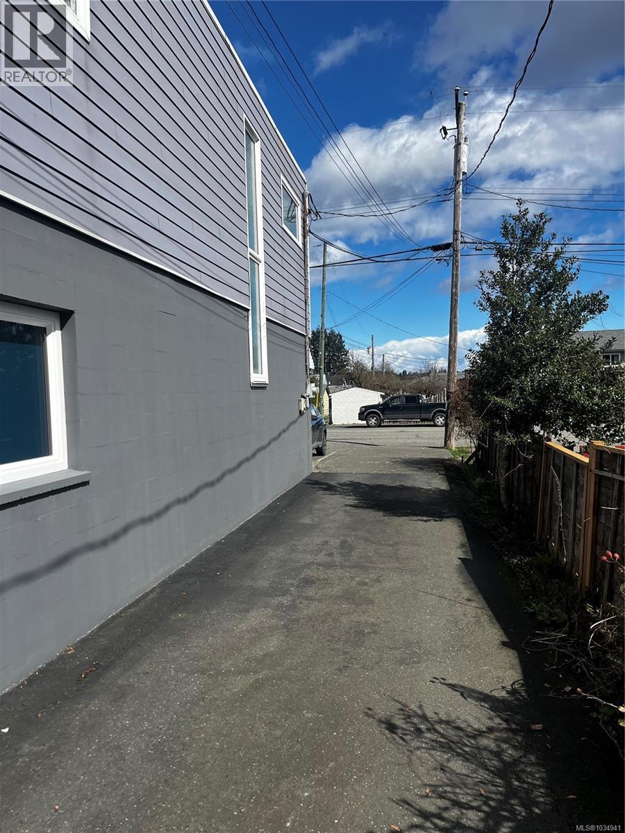 B 571 Mcphee Ave, Courtenay, British Columbia  V9N 2Z7 - Photo 7 - 1034941