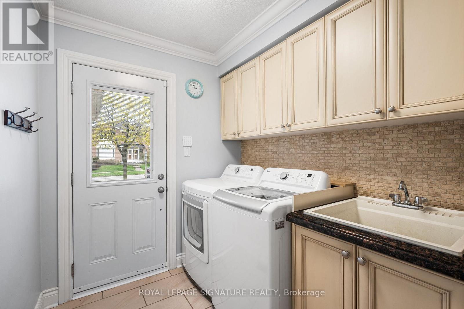 238 Hoover Drive, Pickering, Ontario  L1V 5R3 - Photo 12 - E13098076