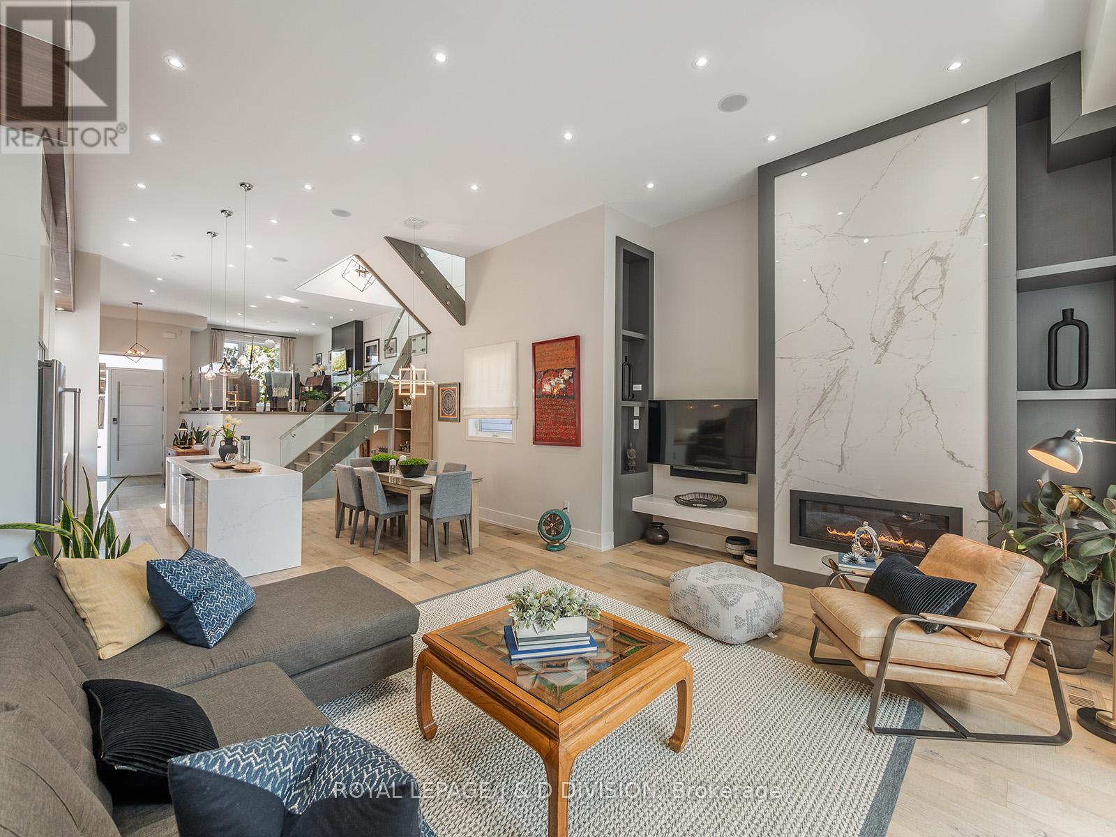 221 Virginia Avenue, Toronto, Ontario  M4C 2T6 - Photo 12 - E13098154
