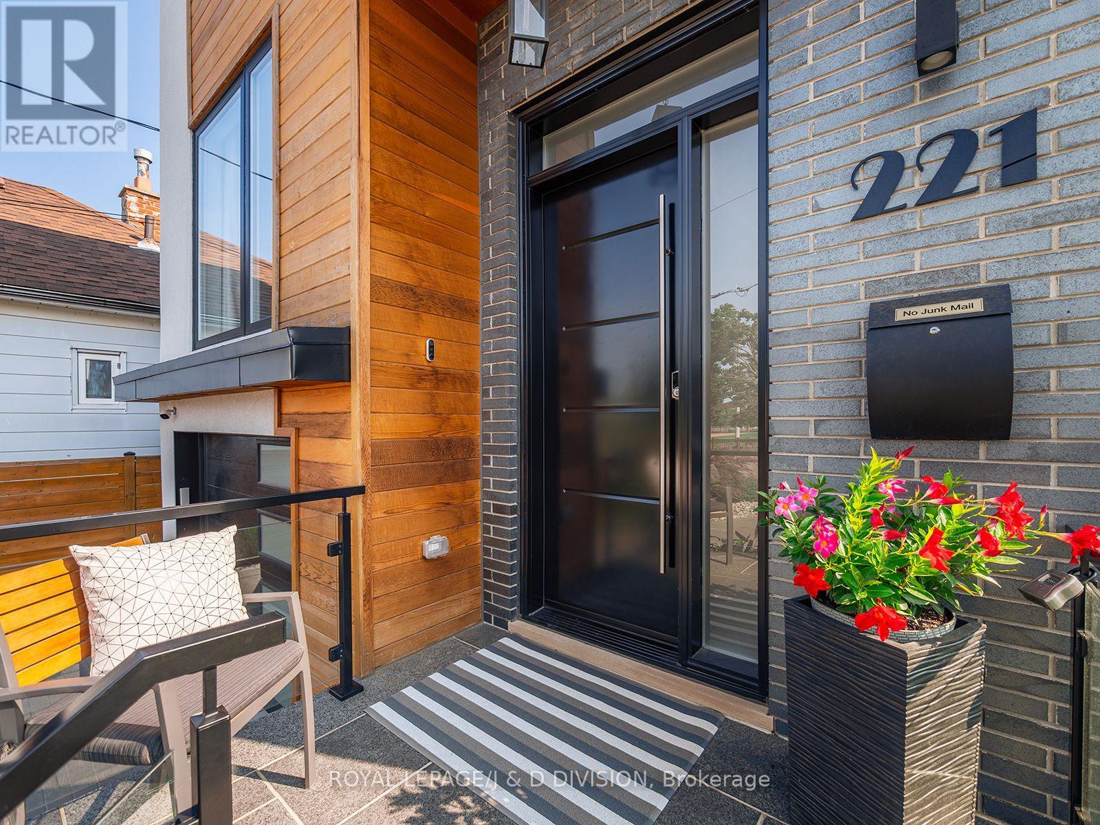 221 Virginia Avenue, Toronto, Ontario  M4C 2T6 - Photo 2 - E13098154