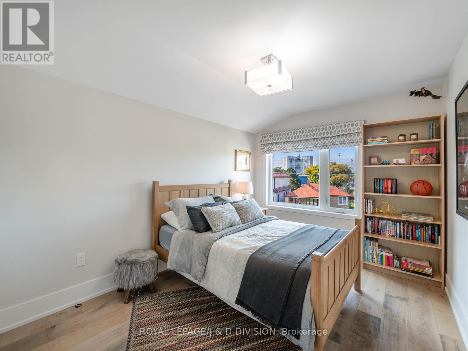 221 Virginia Avenue, Toronto, Ontario  M4C 2T6 - Photo 25 - E13098154