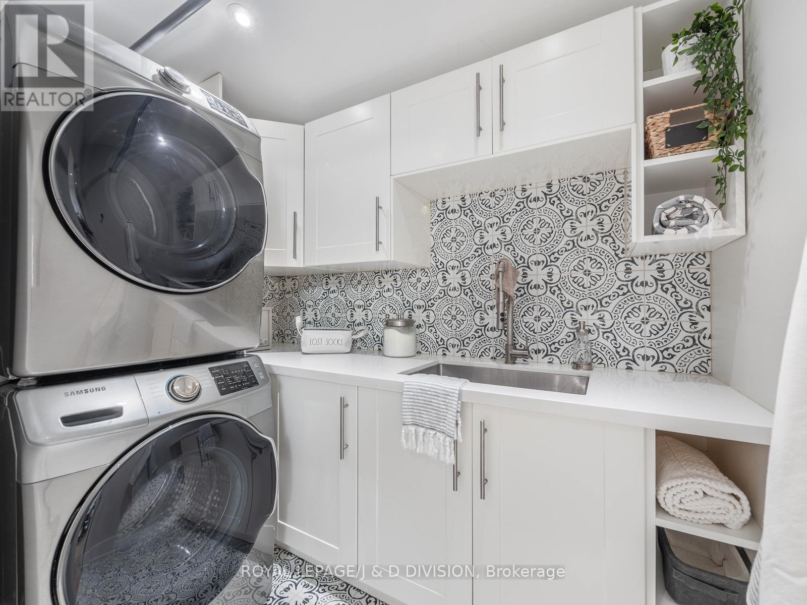 221 Virginia Avenue, Toronto, Ontario  M4C 2T6 - Photo 28 - E13098154
