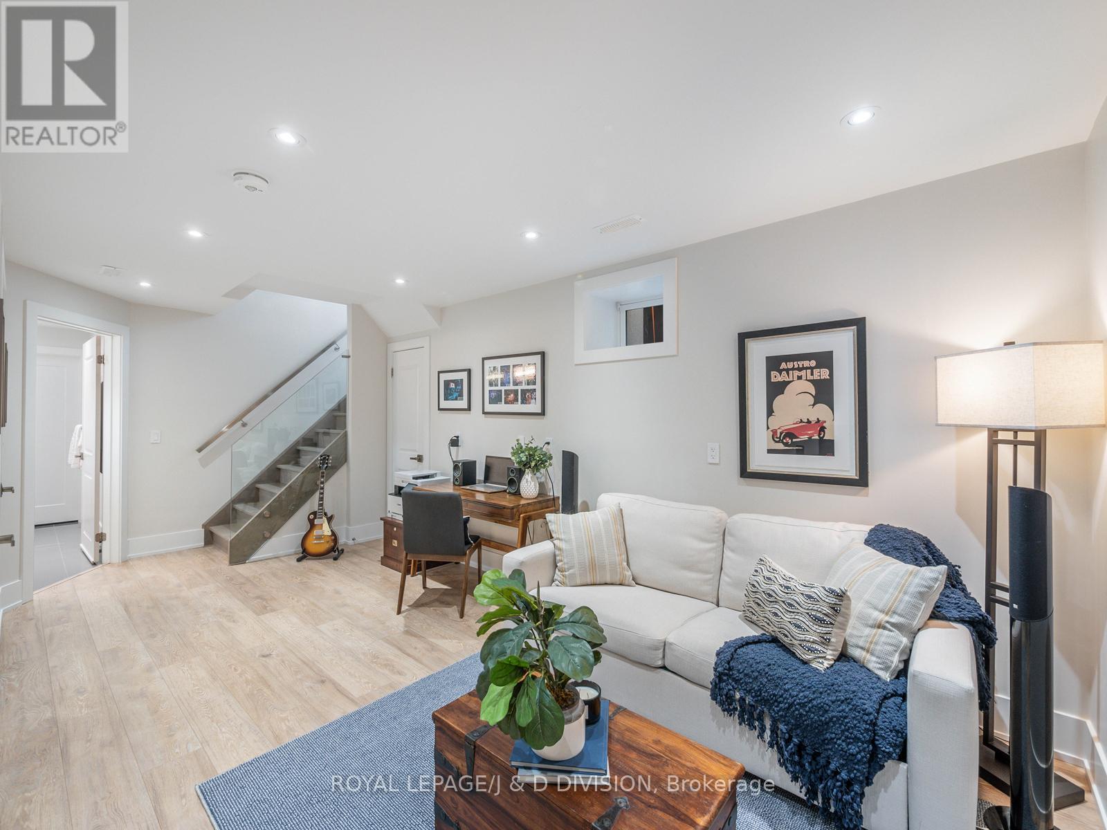 221 Virginia Avenue, Toronto, Ontario  M4C 2T6 - Photo 32 - E13098154