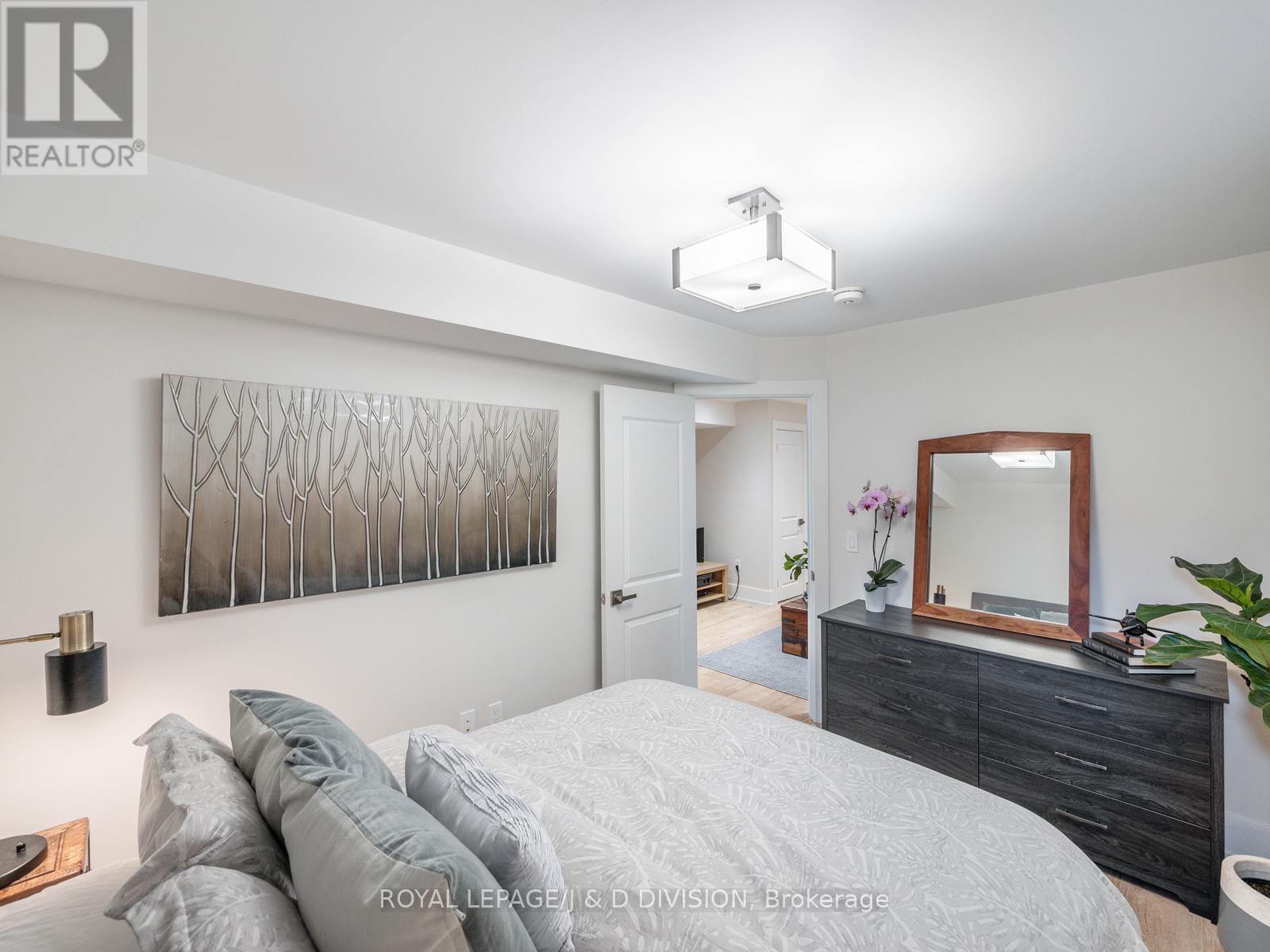 221 Virginia Avenue, Toronto, Ontario  M4C 2T6 - Photo 35 - E13098154
