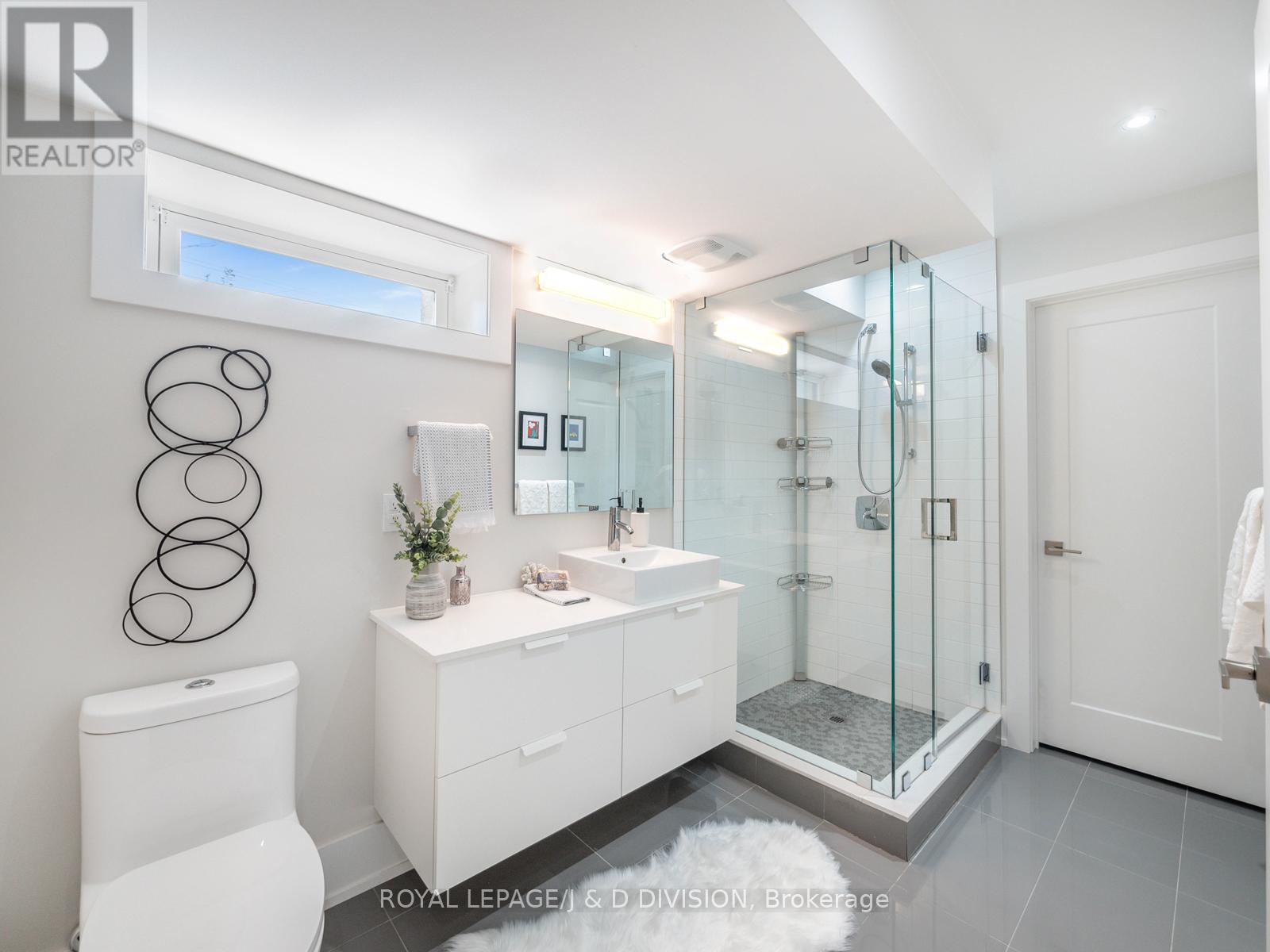 221 Virginia Avenue, Toronto, Ontario  M4C 2T6 - Photo 36 - E13098154